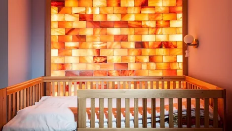 Kinderzimmer mit Himalaya Salztherapie Kinderzimmer mit Himalaya Salztherapie