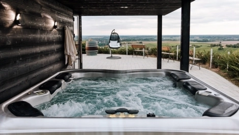 Saunahaus mit Whirlpool Stockerau
