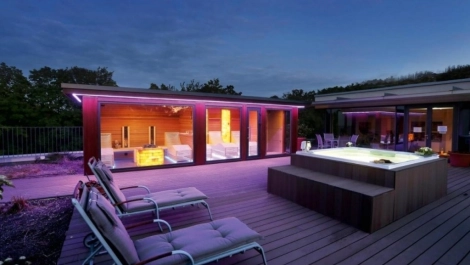 Sauna und Whirlpool auf der Terrasse Wien Sauna und Whirlpool auf der Terrasse Wien